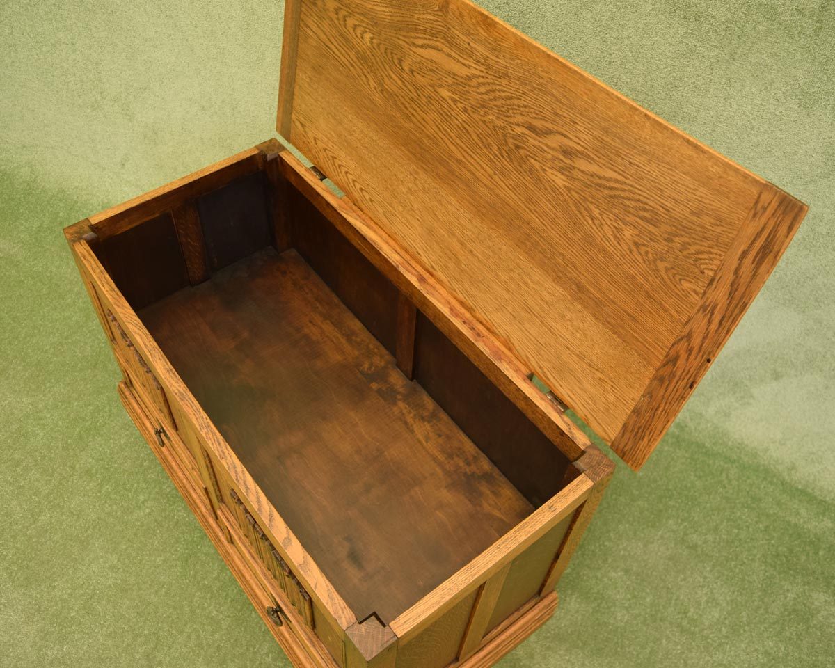 Rustic Oak Linenfold  Mule Chest