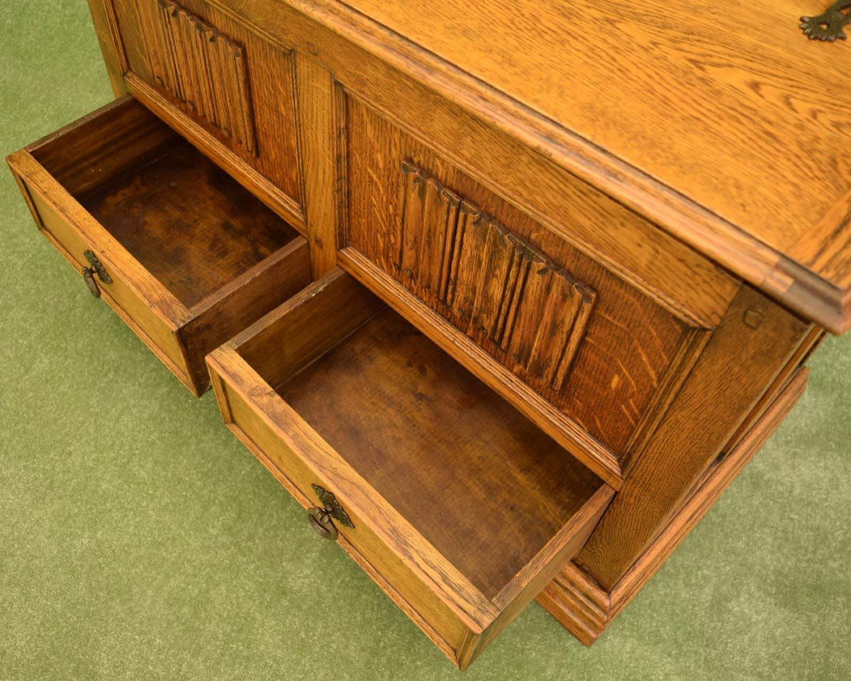 Rustic Oak Linenfold  Mule Chest