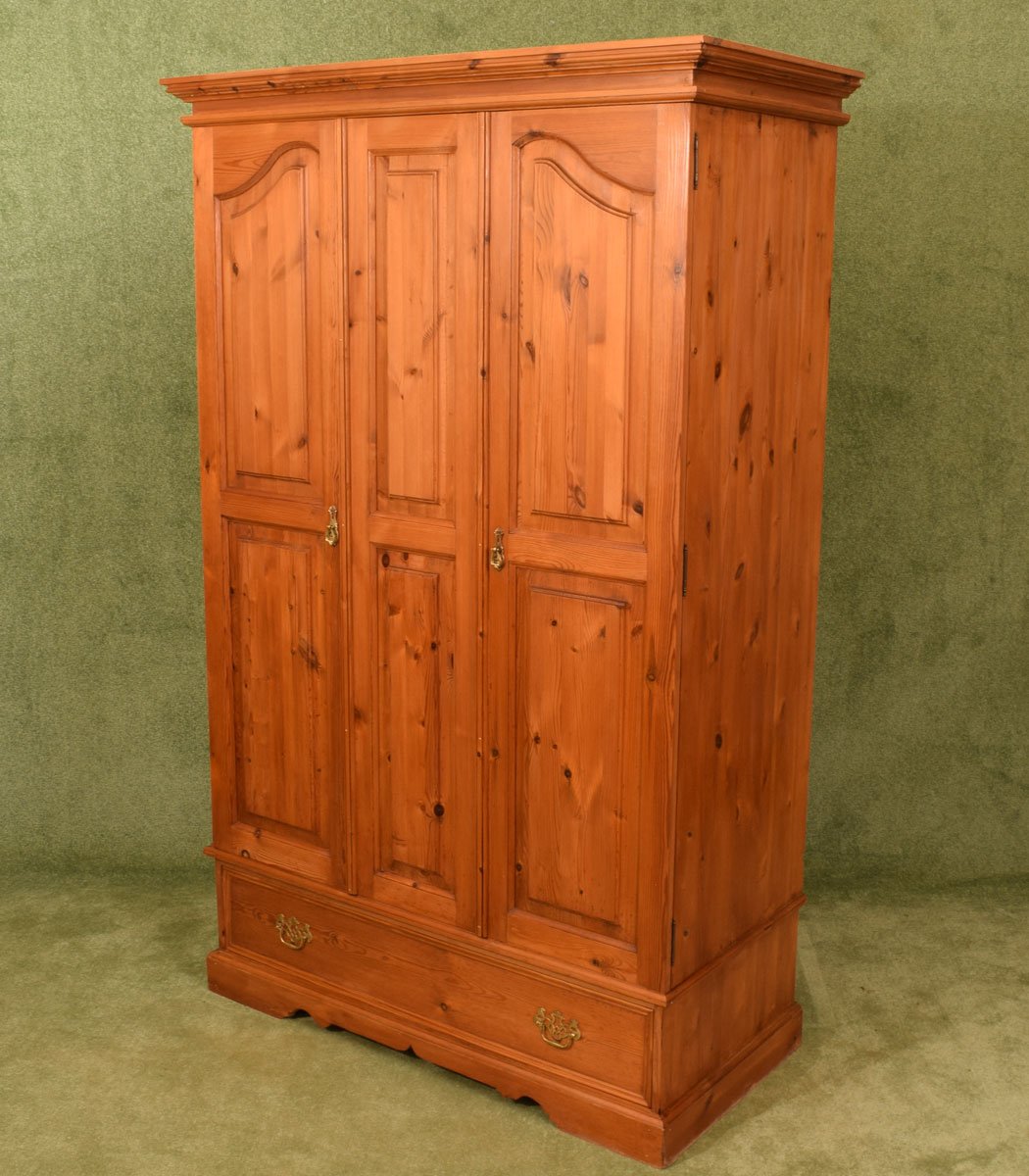 Restored Pine Triple Robe