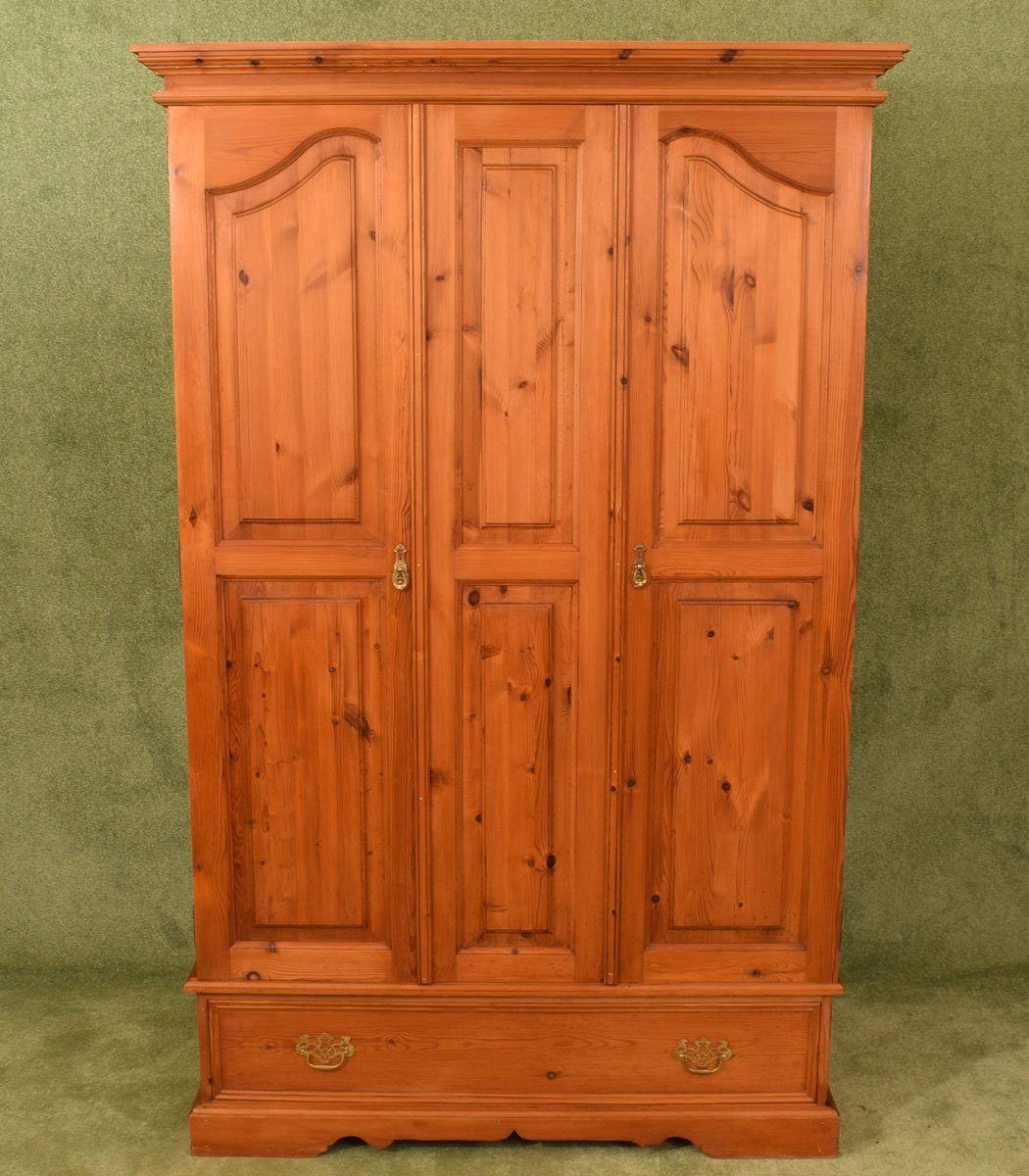 Restored Pine Triple Robe