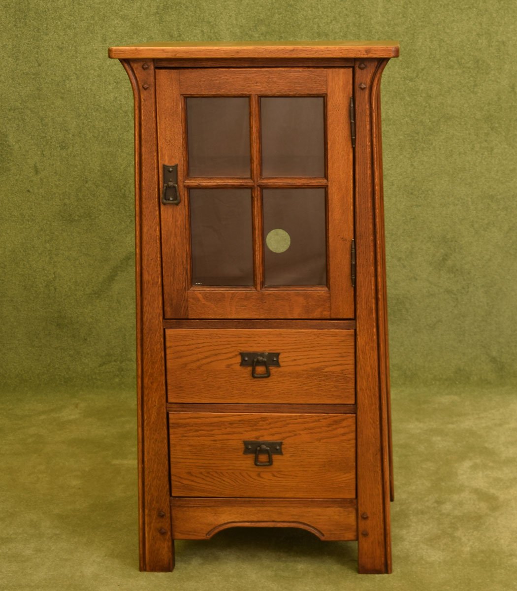 Small Oak Cabinet