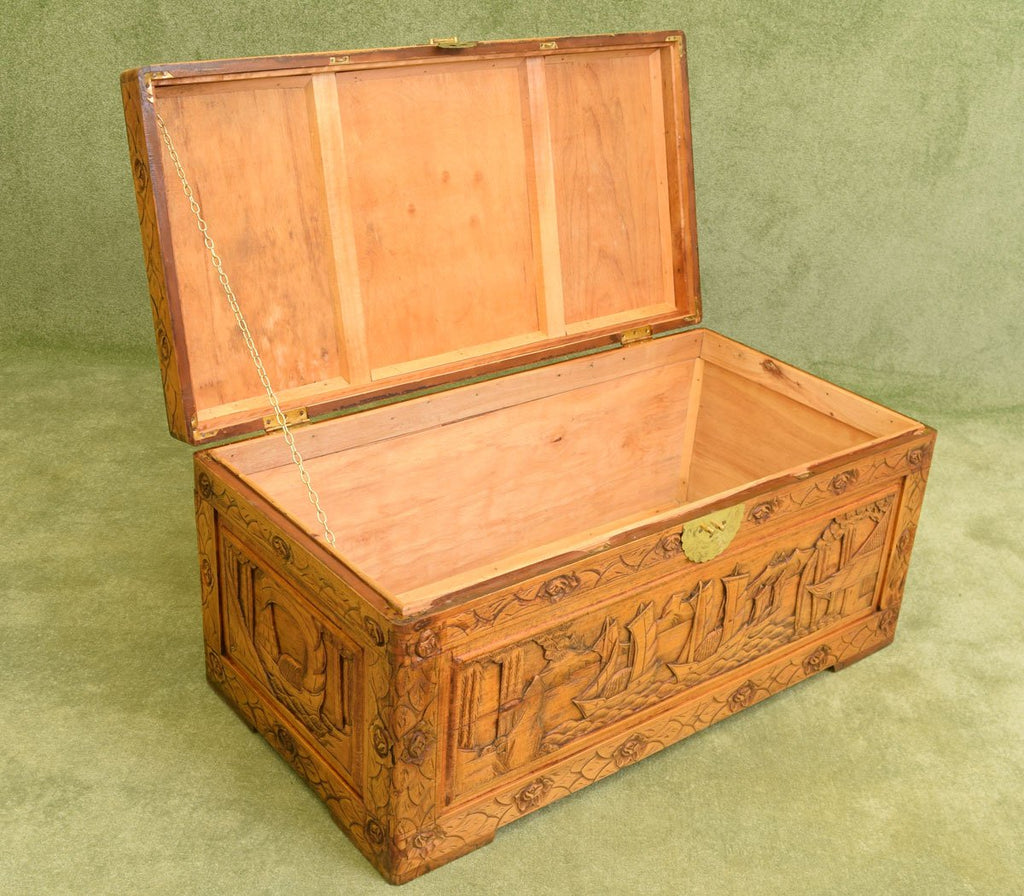 Camphor Storage Chest / Ottoman