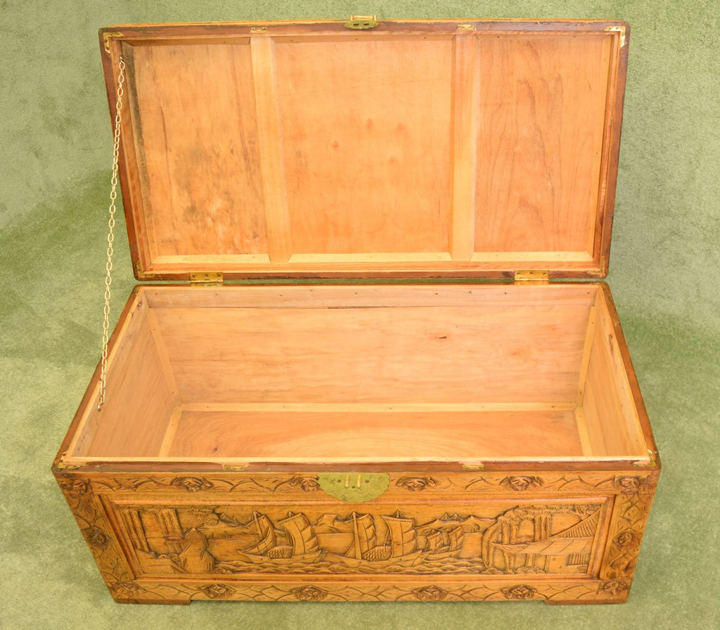 Camphor Storage Chest / Ottoman