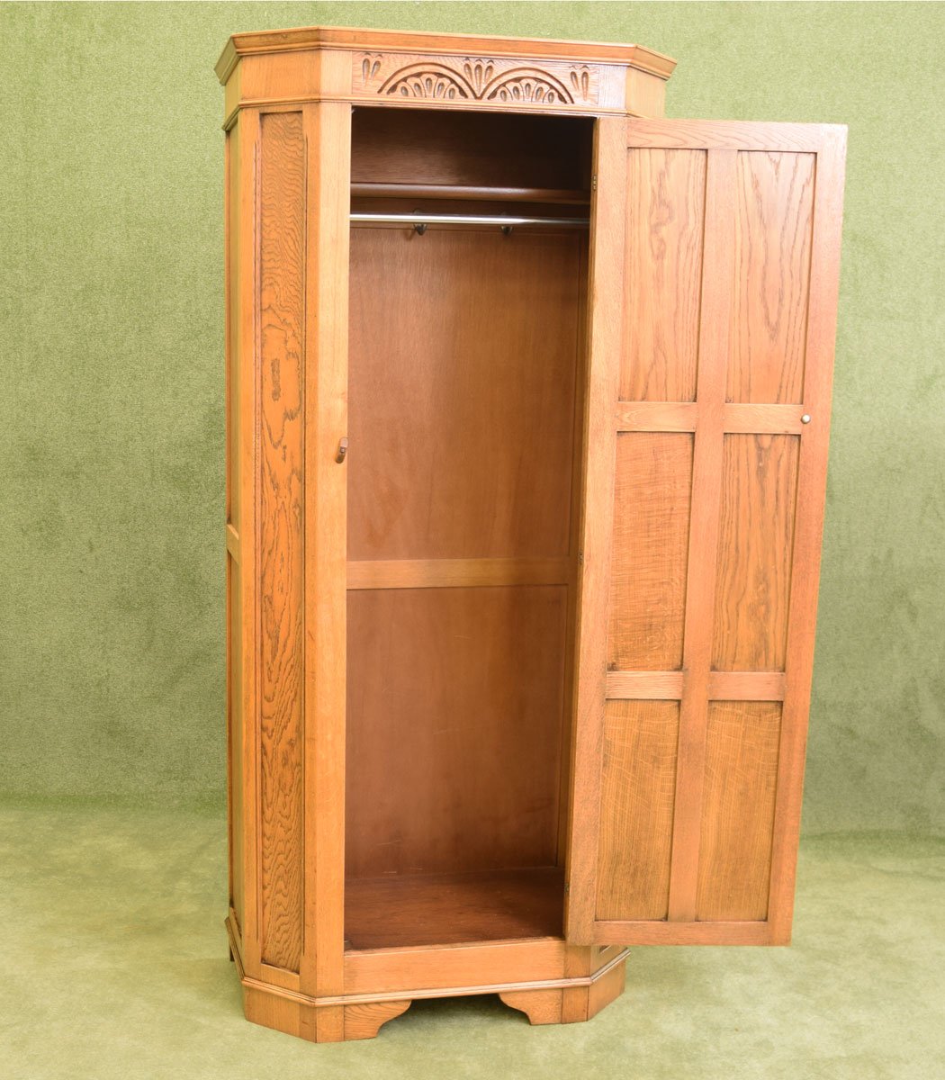 Oak Linenfold Hall Robe / Wardrobe