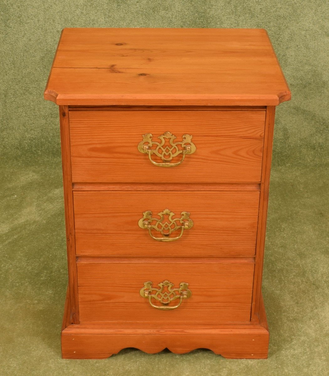 Pine Bedside Drawers