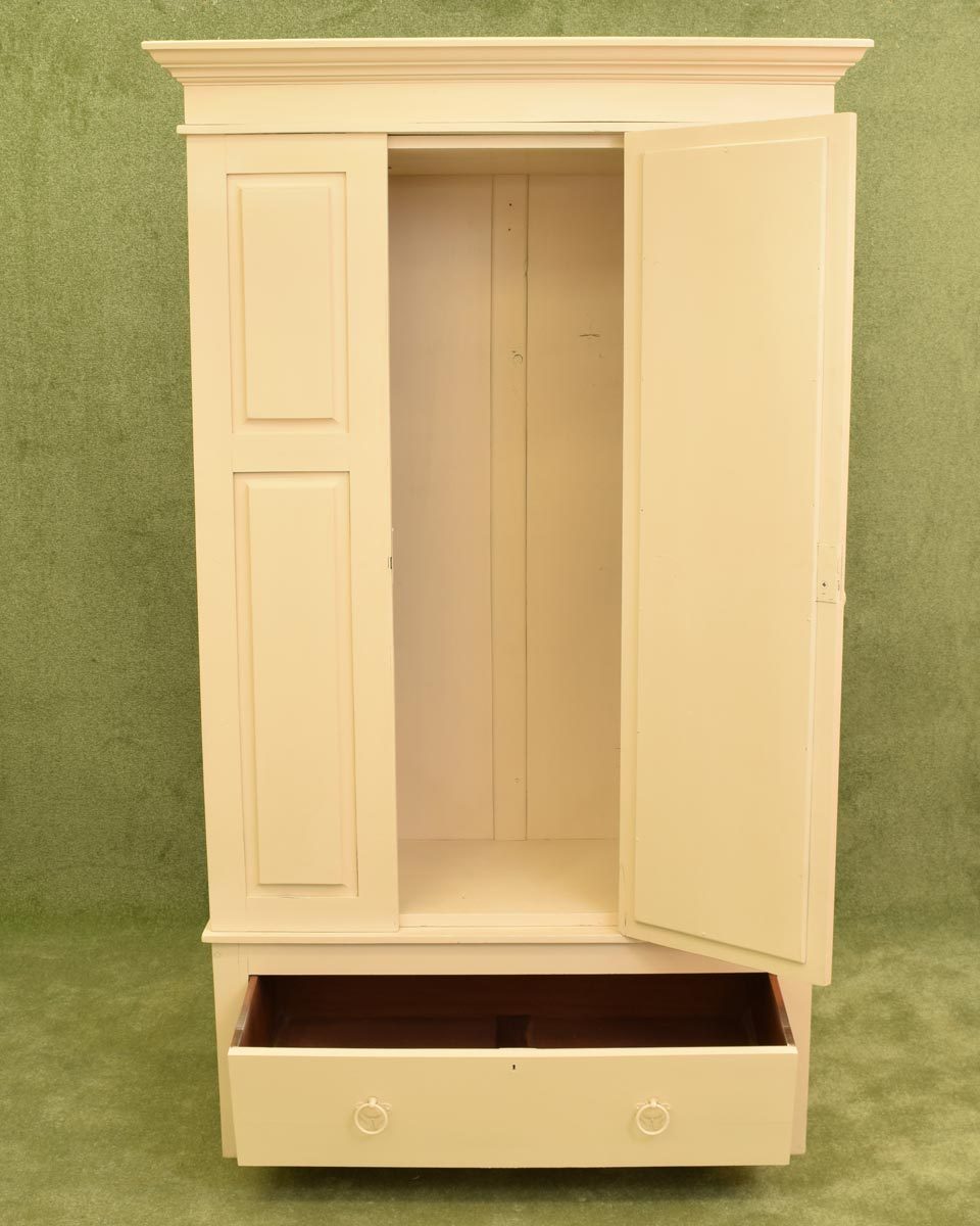 Restored Painted Hall / Wardrobe