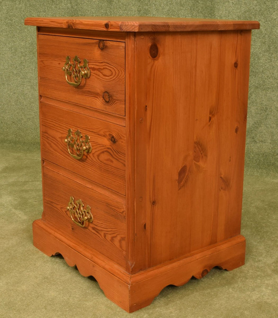 Pine Bedside Drawers